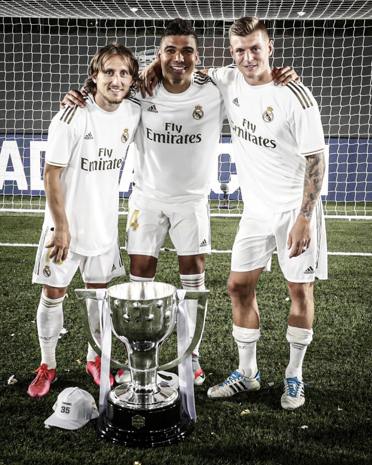 espn晒典礼中场合影皇马用6500万欧组建了史上最佳中场组合之一