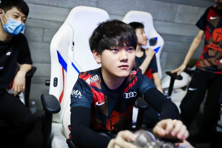 在采访中，喻文波表露最多的便是“不去想”