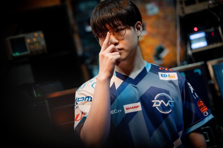 dfmsteal选手16次击杀成msi正赛击杀第一追平gala虚空16杀