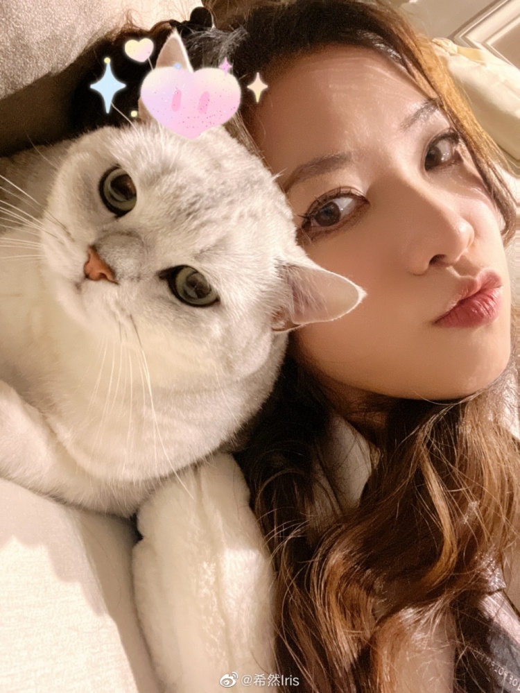 希然晒照对抗赛下班鞠躬