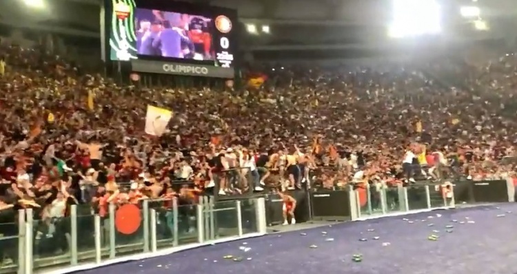 山呼海啸！罗马奥林匹克体育场球迷疯狂庆祝夺冠