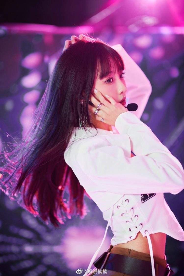 kgl解说楠楠晒照看完这场演出就去告白好吗