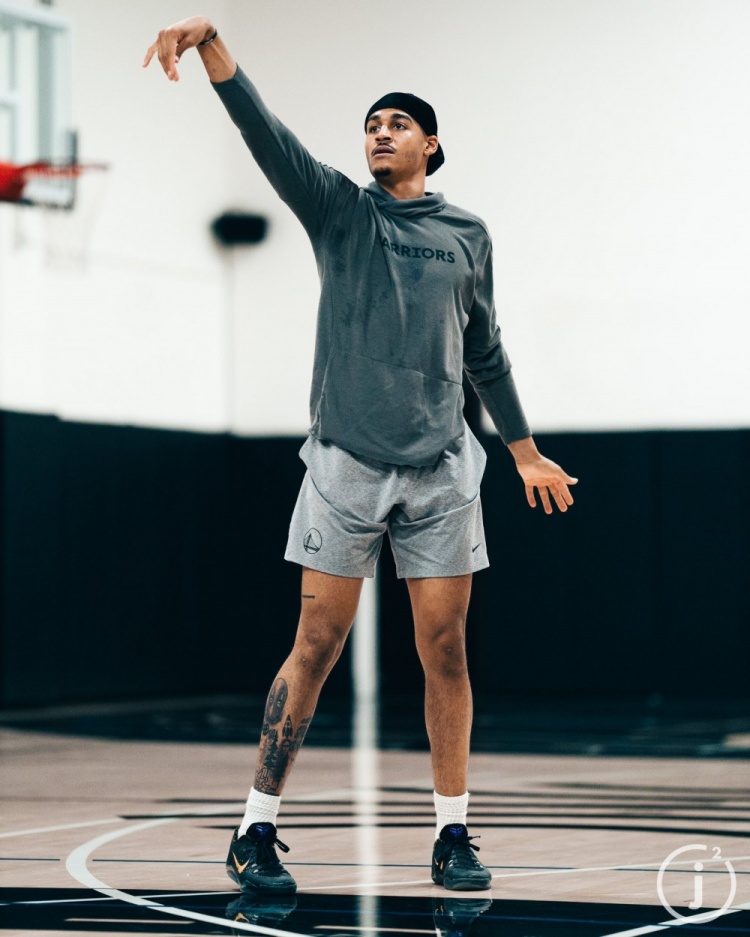 小伙子可以训练师发动态休假勇士普尔继续坚持日常训练