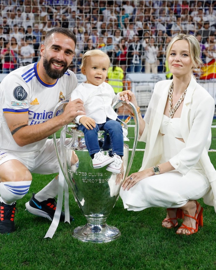 卡瓦哈尔妻子晒合照：充满幸福、自豪和情感的日子，Hala Madrid