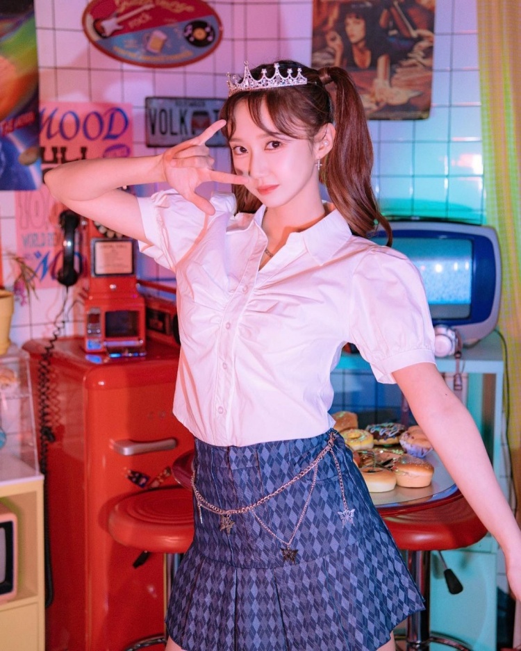 lck女主持尹秀彬晒照看看甜妹