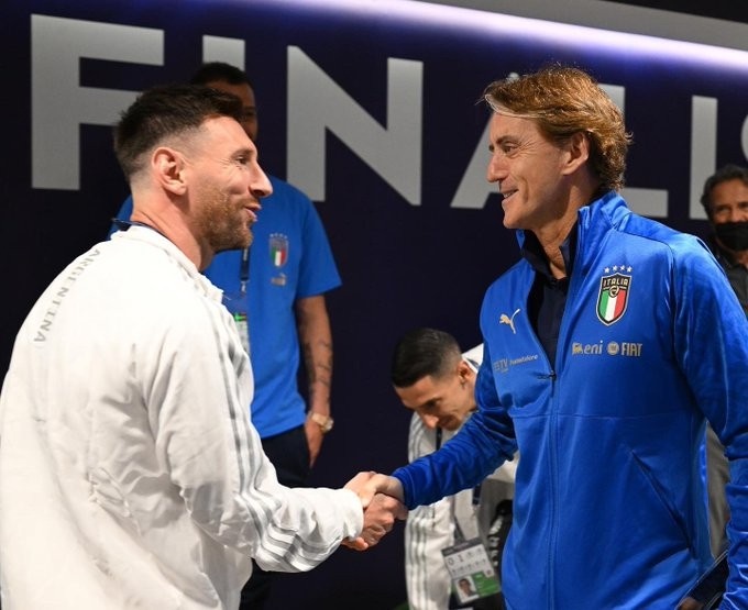 ?即将交锋！梅西和意大利主帅曼奇尼碰面并握手