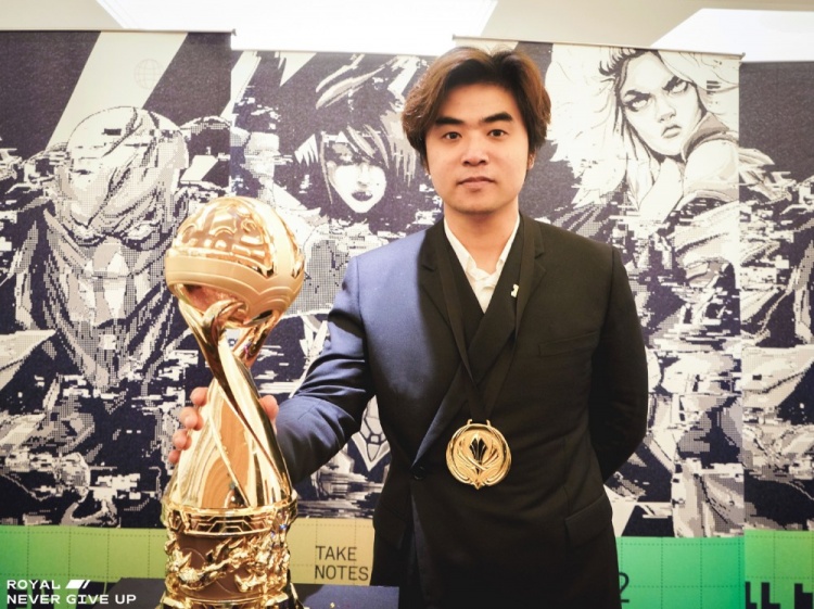 rng教练朱开辟谣rng不发工资真的搞笑我有拿工资我很好