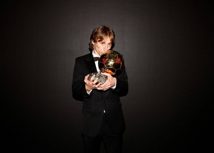 世间五彩我执纯白72图片回顾莫德里奇的十载白衣旅程