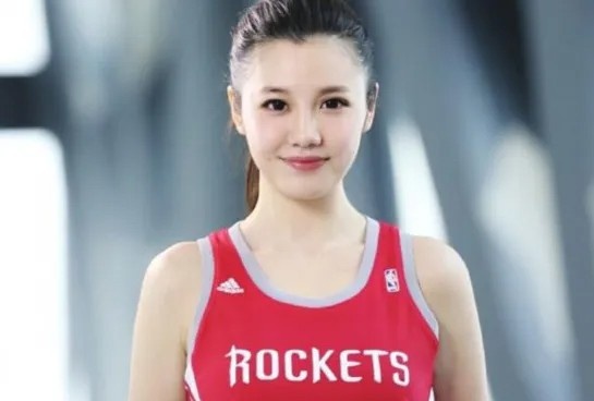 腾讯NBA女主播秋童图片