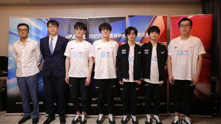BLG赛后群访Bin:当前版本的话船长我感觉还是T1的英雄