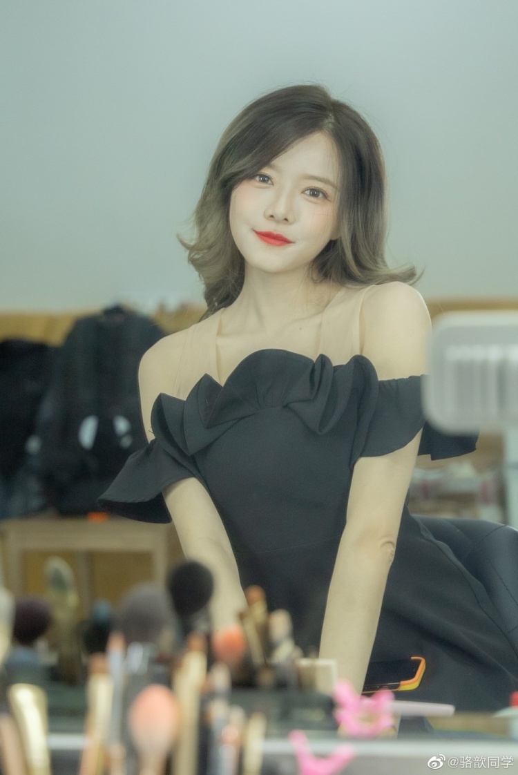 主持骆歆晒照假装短发失败