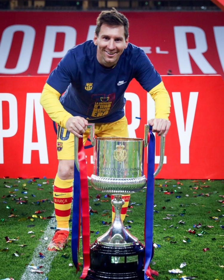 你的人生我曾见证巴萨为梅西庆生晒梅西在巴萨历年经典照片