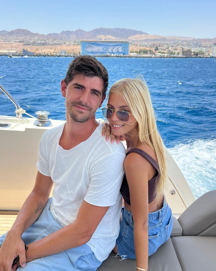 一家拉莫斯与妻子阿圭罗与女友约维奇未婚妻拉菲尼亚与女友迪马利亚