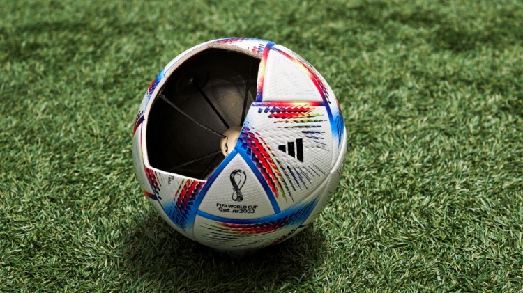 ⚽2024欧洲杯用球内置高频精确传感器，与世界杯用球是相同技术