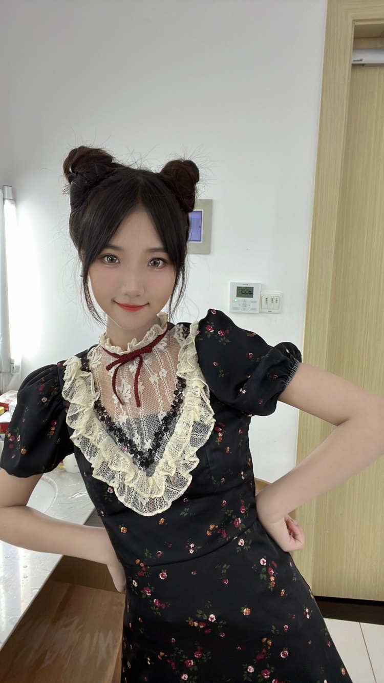 解说mage晒照今天是猫猫头