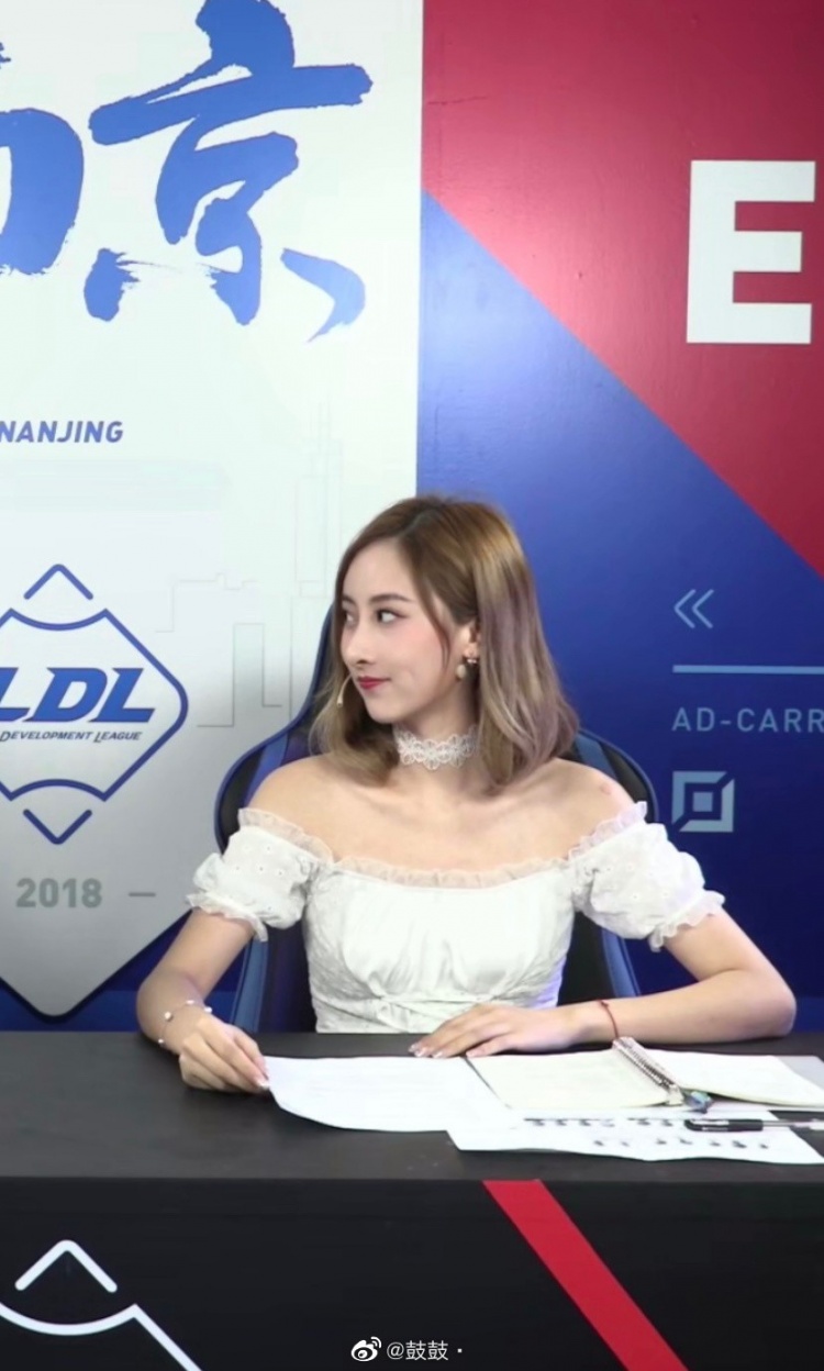 解说鼓鼓晒照突然很怀念18年的短发