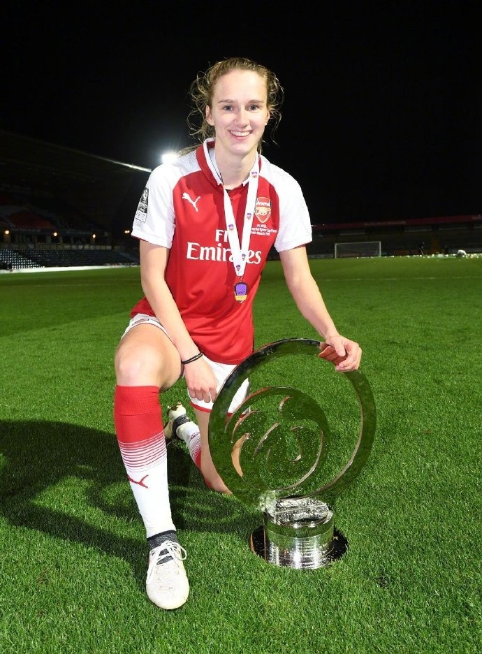 米德玛26岁生日快乐又美又飒快来留下你对她的生日祝福