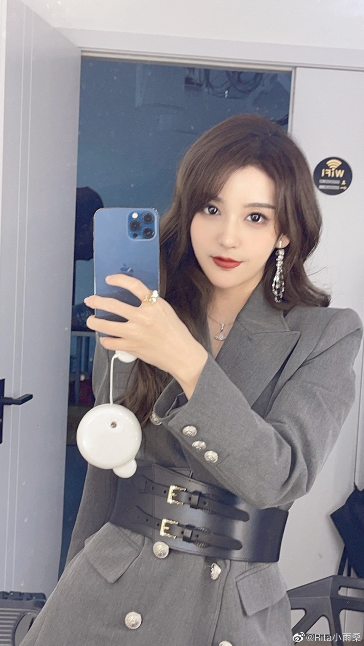 rita:你好 ,我是你的助理小塔 有什么指示吗(太累的活儿不干!-直播吧z