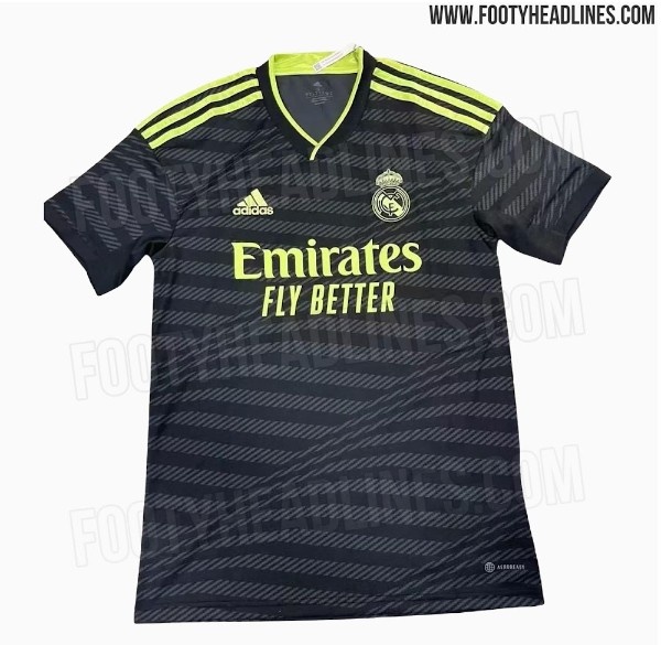 皇马新赛季第三球衣谍照主体黑色暗纹搭配亮黄色设计