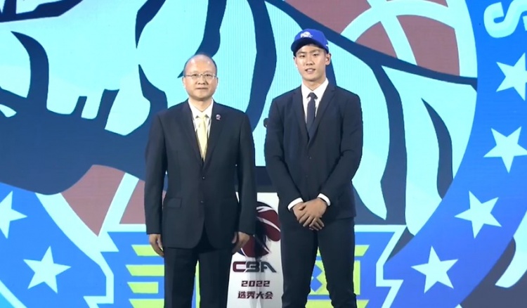 CBA选秀大会:新疆广汇用探花签选择宁波大学范汇鎏