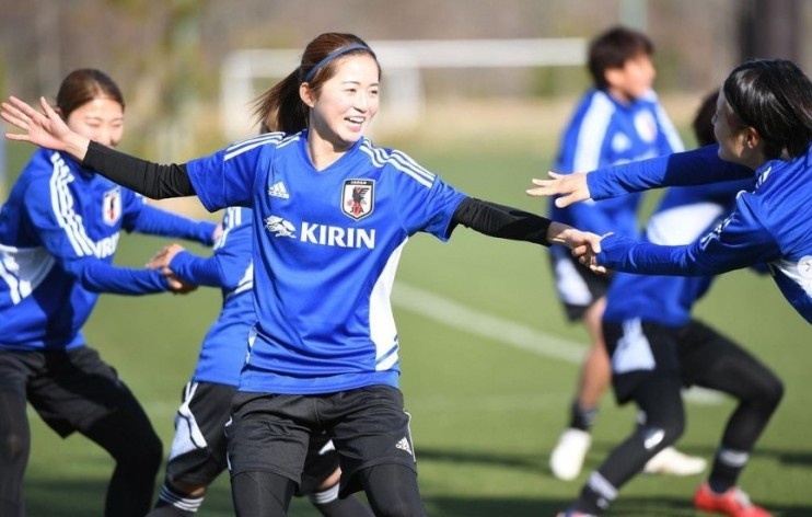 担当队长帮助球队战平，日本女足后卫清水梨纱