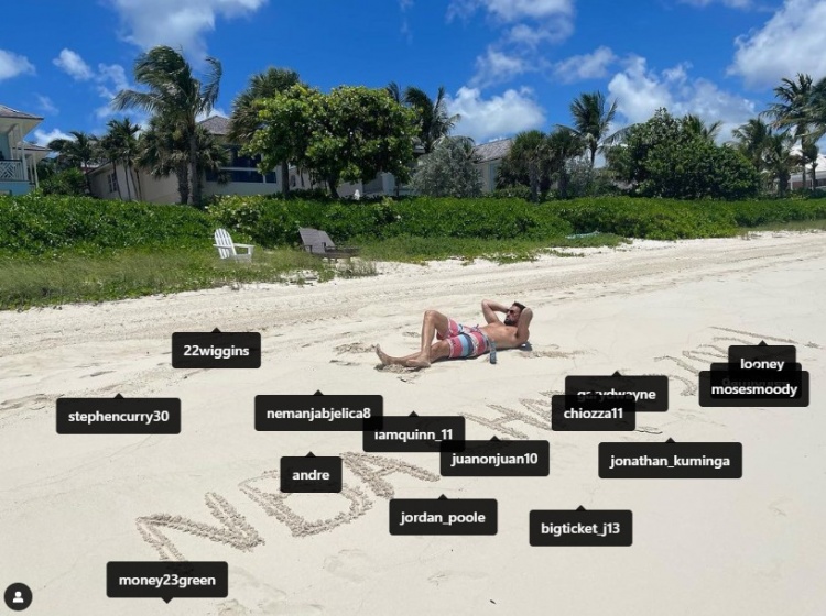这边风景独好！克莱在沙滩上晒日光浴：巴哈马的一切都更好！