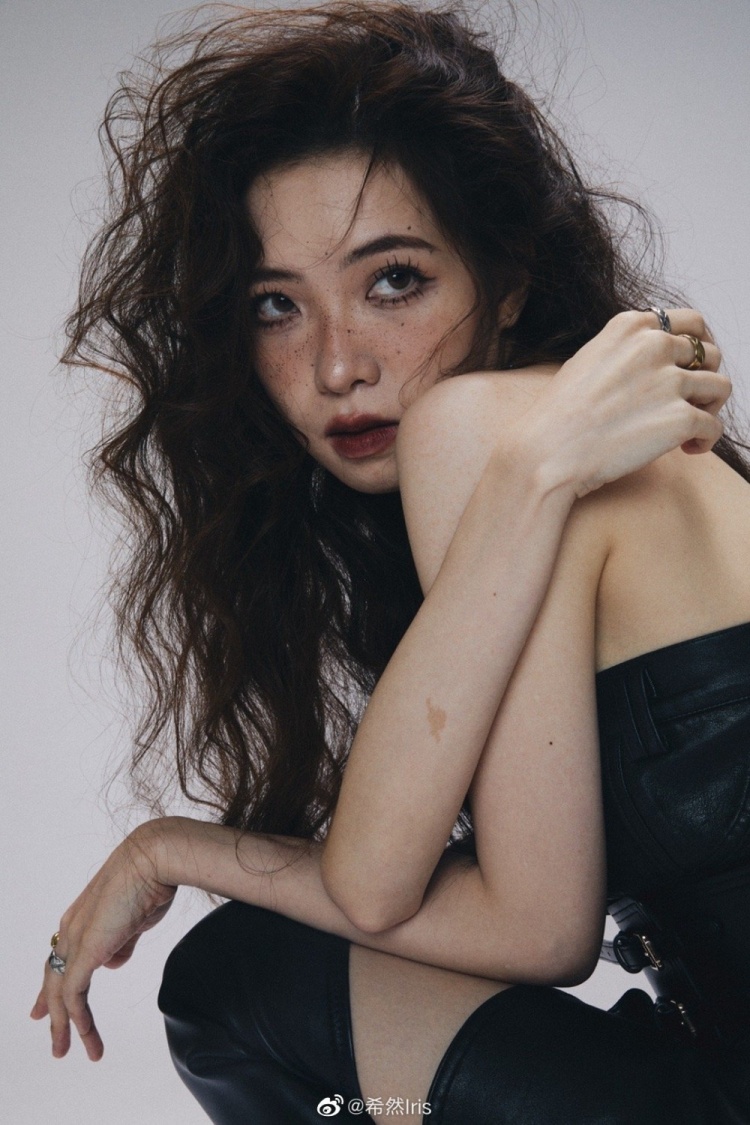 主持希然晒写真原片的黑就是好的黑