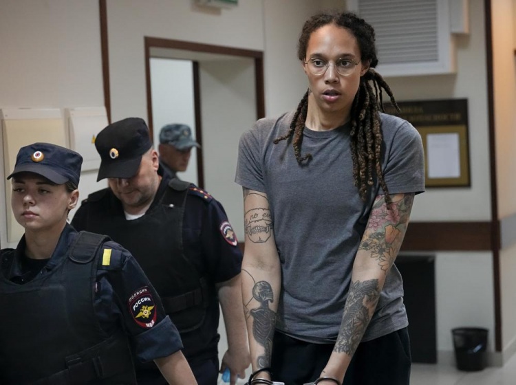 美联社：WNBA球星格里娜被俄罗斯判处9年监禁