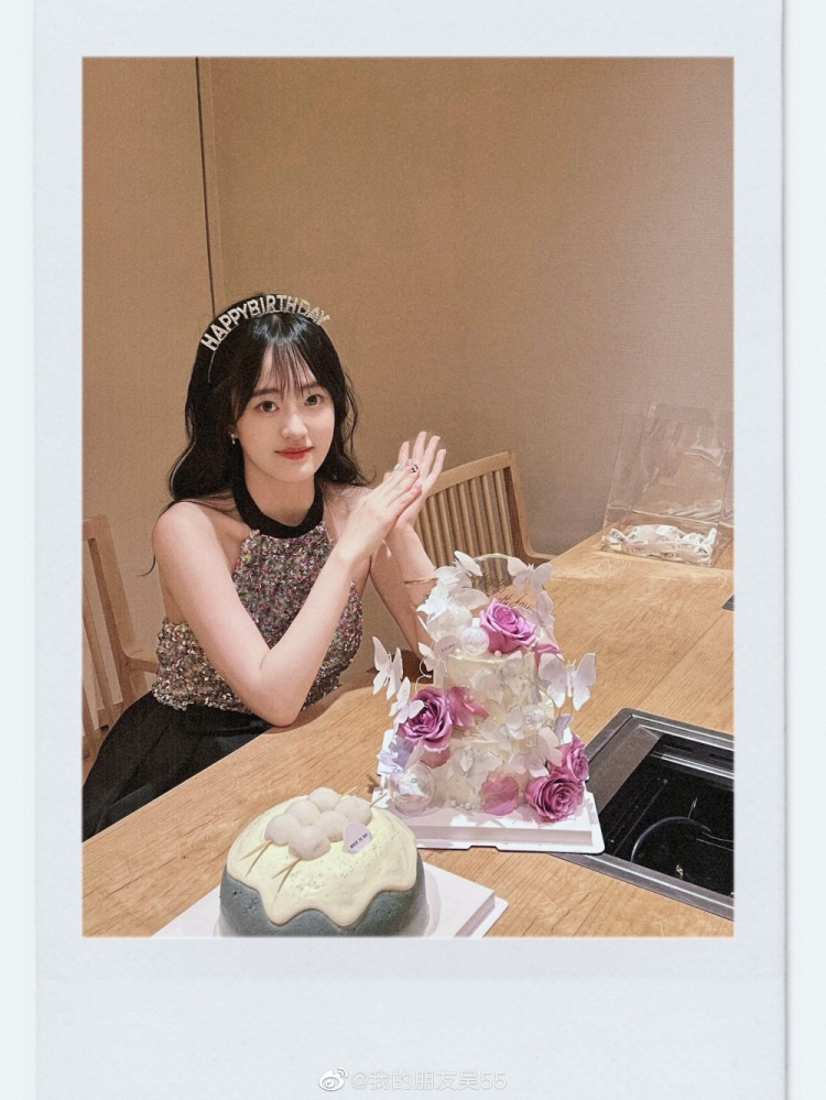 jackeylove女友晒照好运21岁