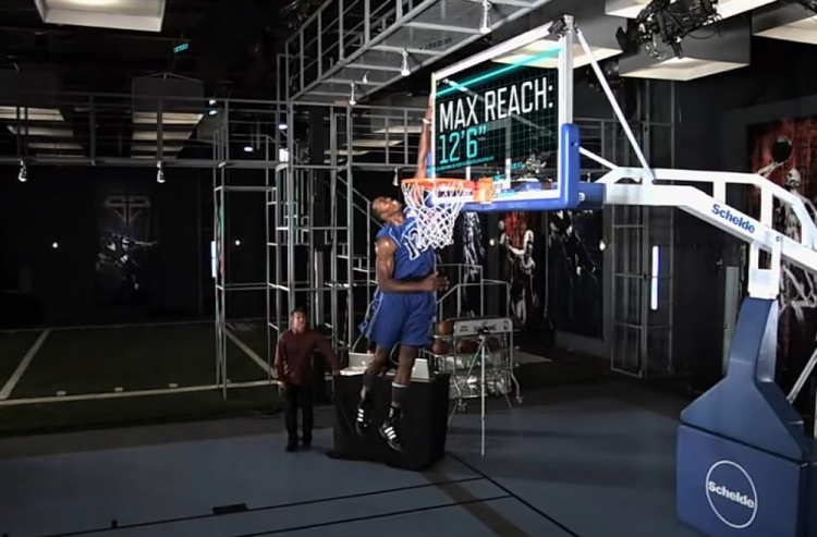 霍华德将纪录提高1英寸