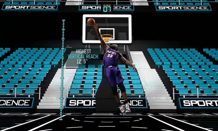 奥尼尔的摸高纪录为12英尺5英寸