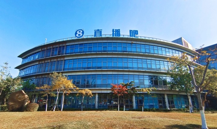 直播吧这里有个岗位拍了拍你