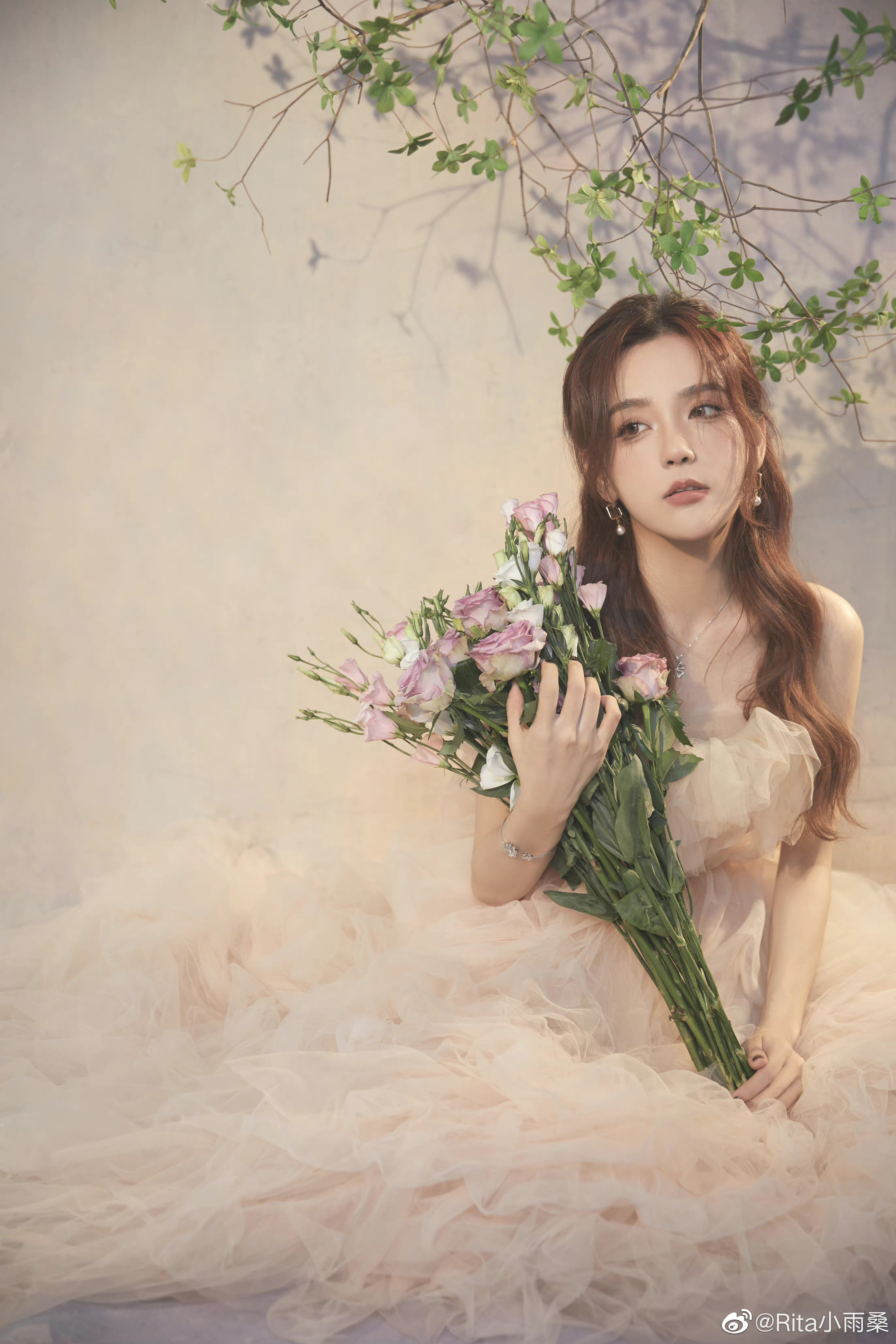 解说rita生日晒照愿我们都能惊艳岁月温柔时光