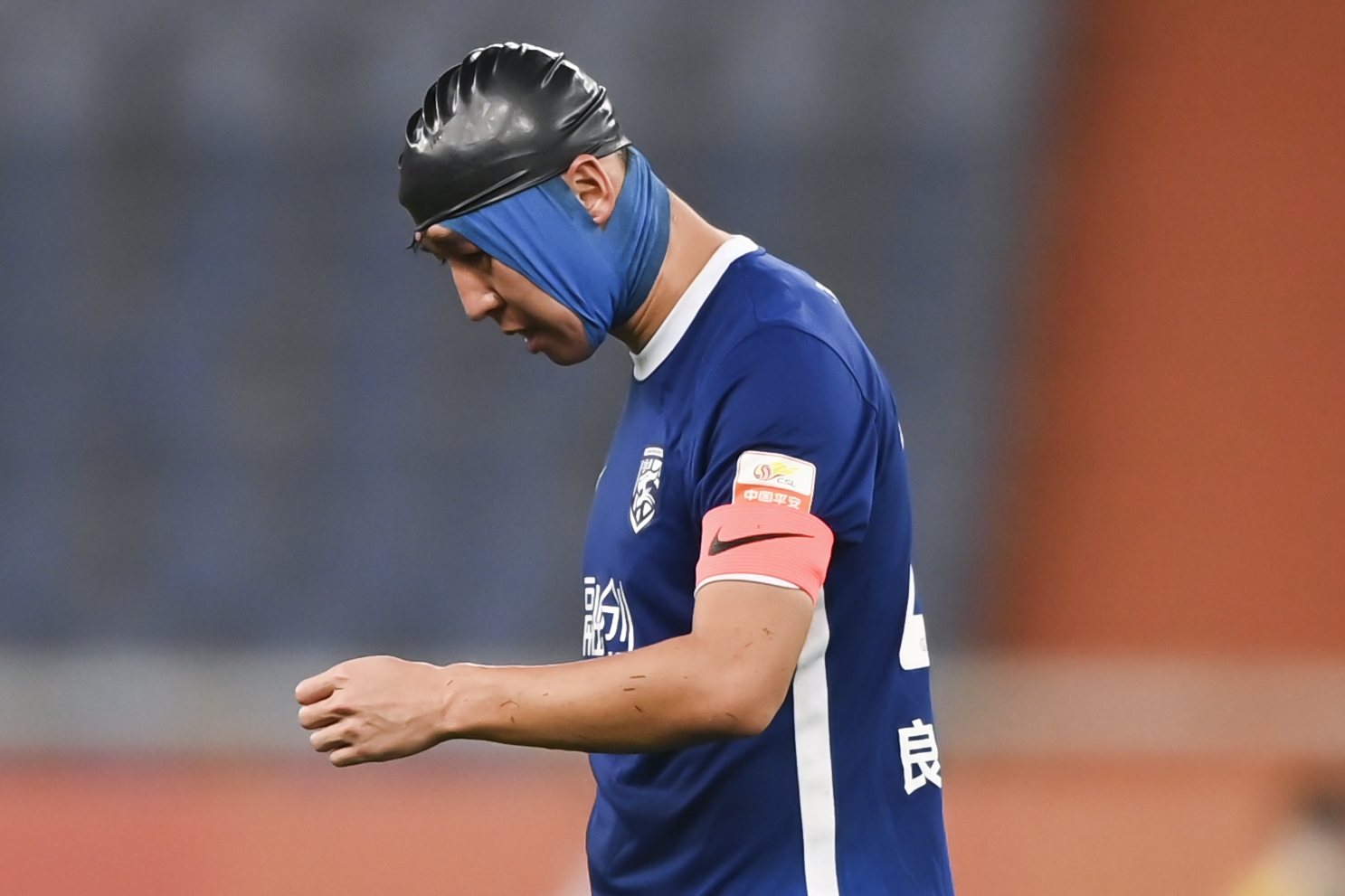 足坛图志任航化身球场悍匪冲天小辫尽显反差萌