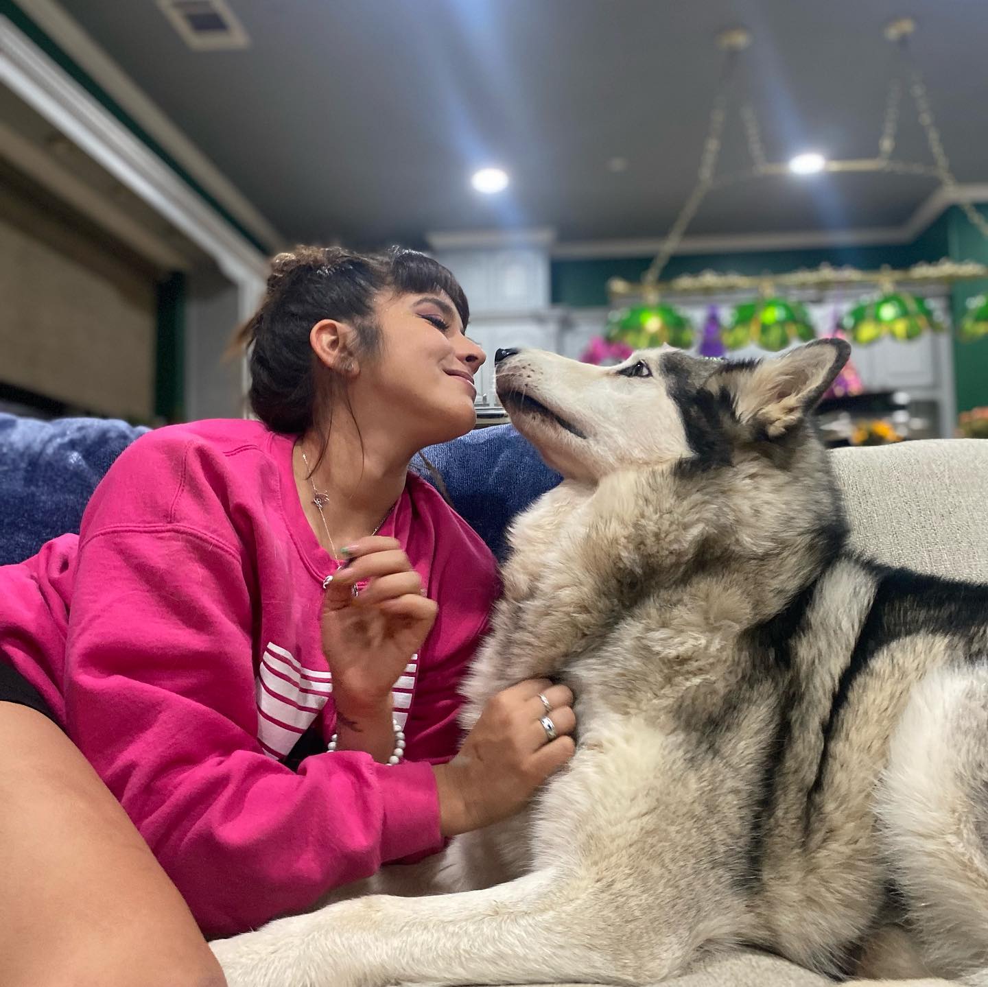 国王老板女儿安佳丽晒30岁生日派对照