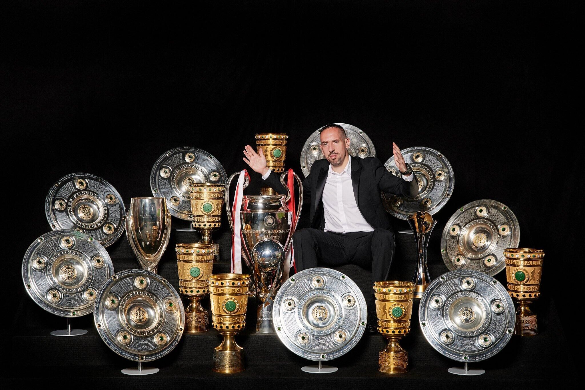 里贝里个人荣誉：9座德甲+6座德国杯，2013欧冠+欧足联最佳球员