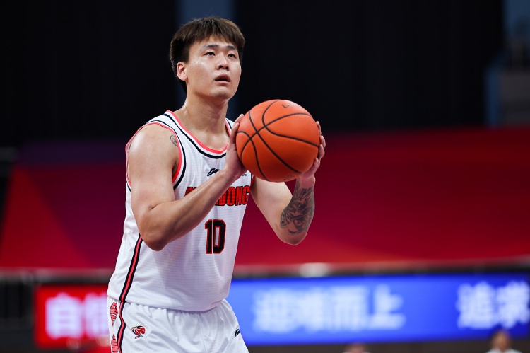 周琦赵睿互换东家！媒体人：历史首次！篮协亲自下场深夜公布交易