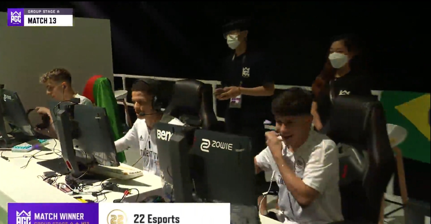 PGC小组赛：精准制导！22手雷收场七杀吃鸡