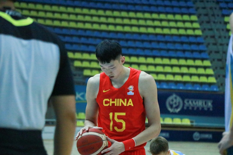 懒熊体育：CBA公司特事特办广东队拿到了周琦的独家签约权