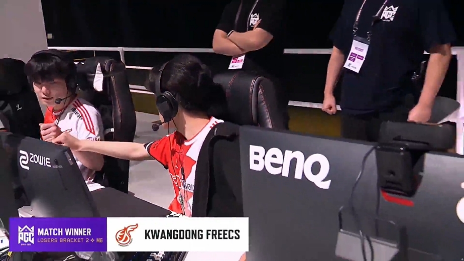 PGC败者组阶段二第六局：拉开枪线逐个击破KDF16杀吃鸡