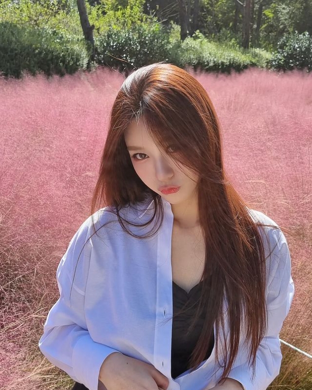 瓦罗兰特女主持金秀贤晒照：难得的放松时间