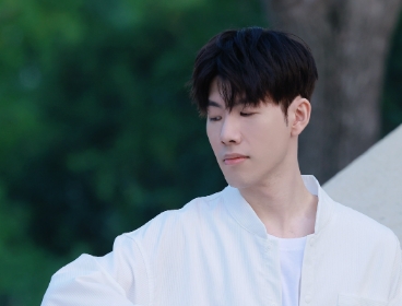 我们很遗憾的通知各位,wbg一汽奥迪英雄联盟分部上单选手theshy(姜承