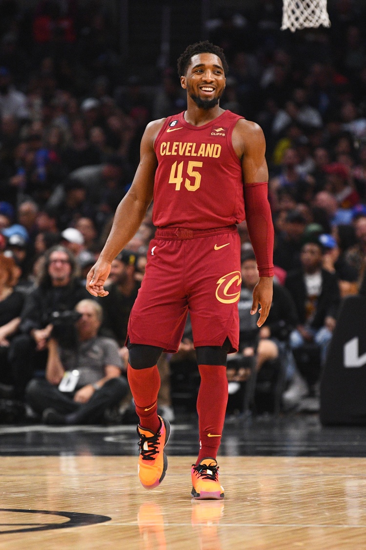 历史第七人！米切尔一战狂轰71分杀入NBA历史得分众神殿