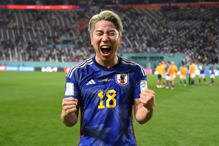 浅野拓磨：因无法获得英国工签，在阿森纳训练一天就去了斯图加特