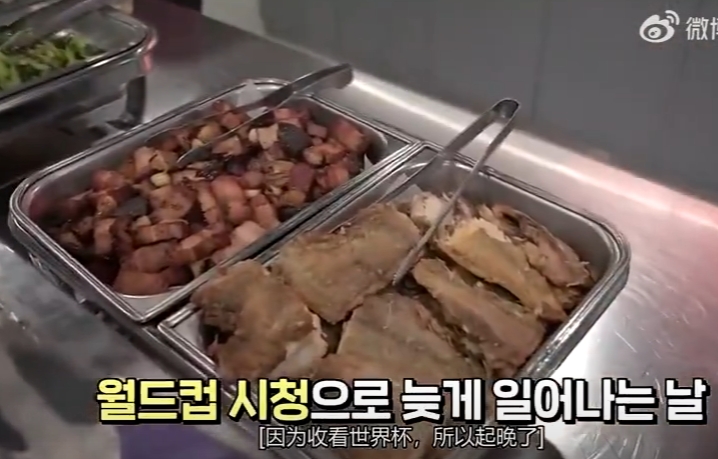难道EDG的食堂还不如这HLE纪录片Kingen分享牛骨汤、鸡排等