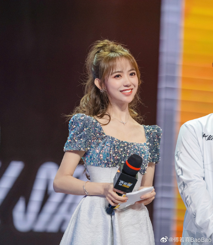 WaWa妻子、LPL主持BaoBao晒照：过气女主持再就业不易