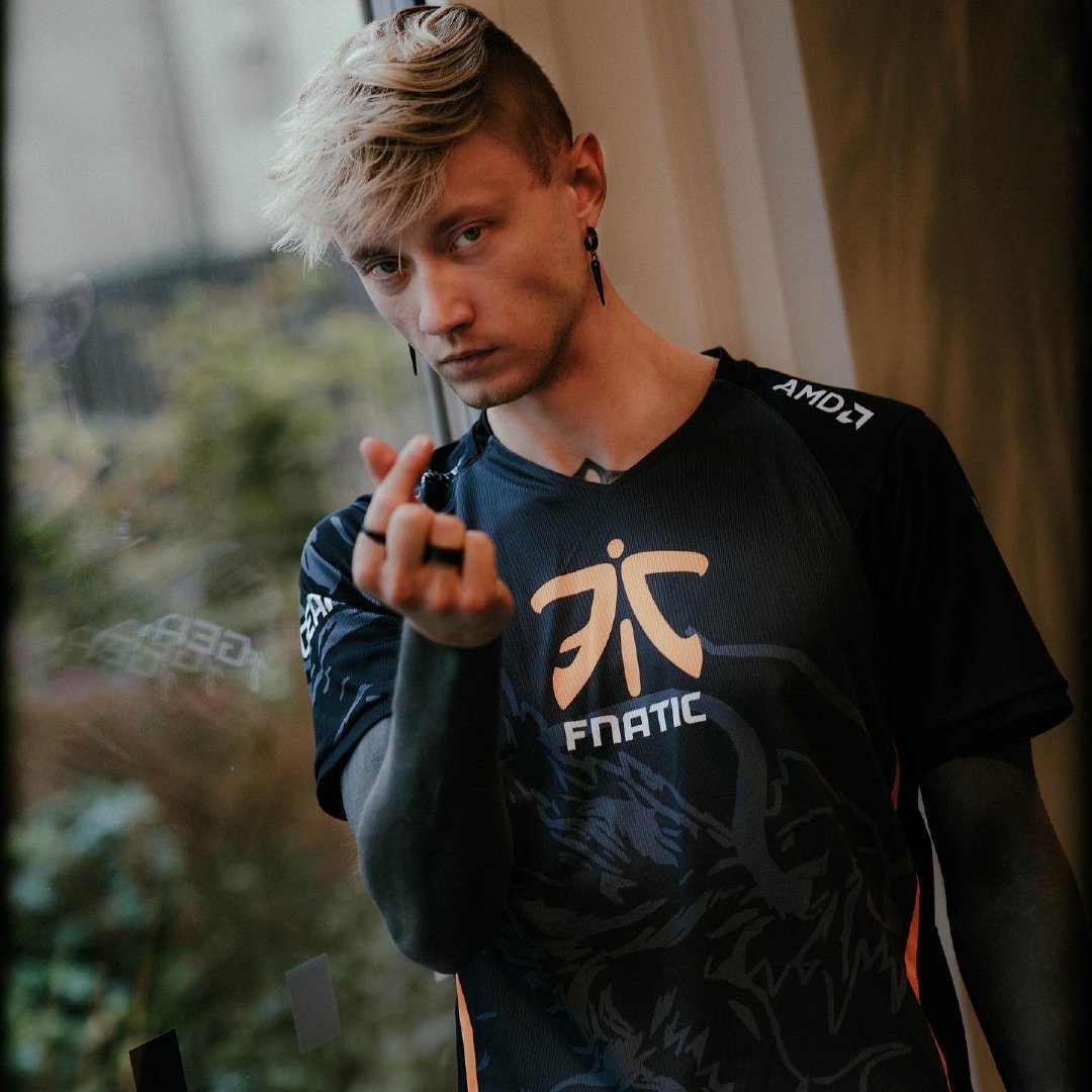 Rekkles晒照:精神小伙