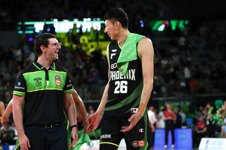 今年夏天周琦如果NBA没有机会重返CBA会是最好的选择