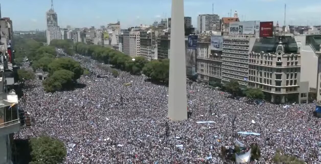 早报：阿根廷举办夺冠庆祝游行
