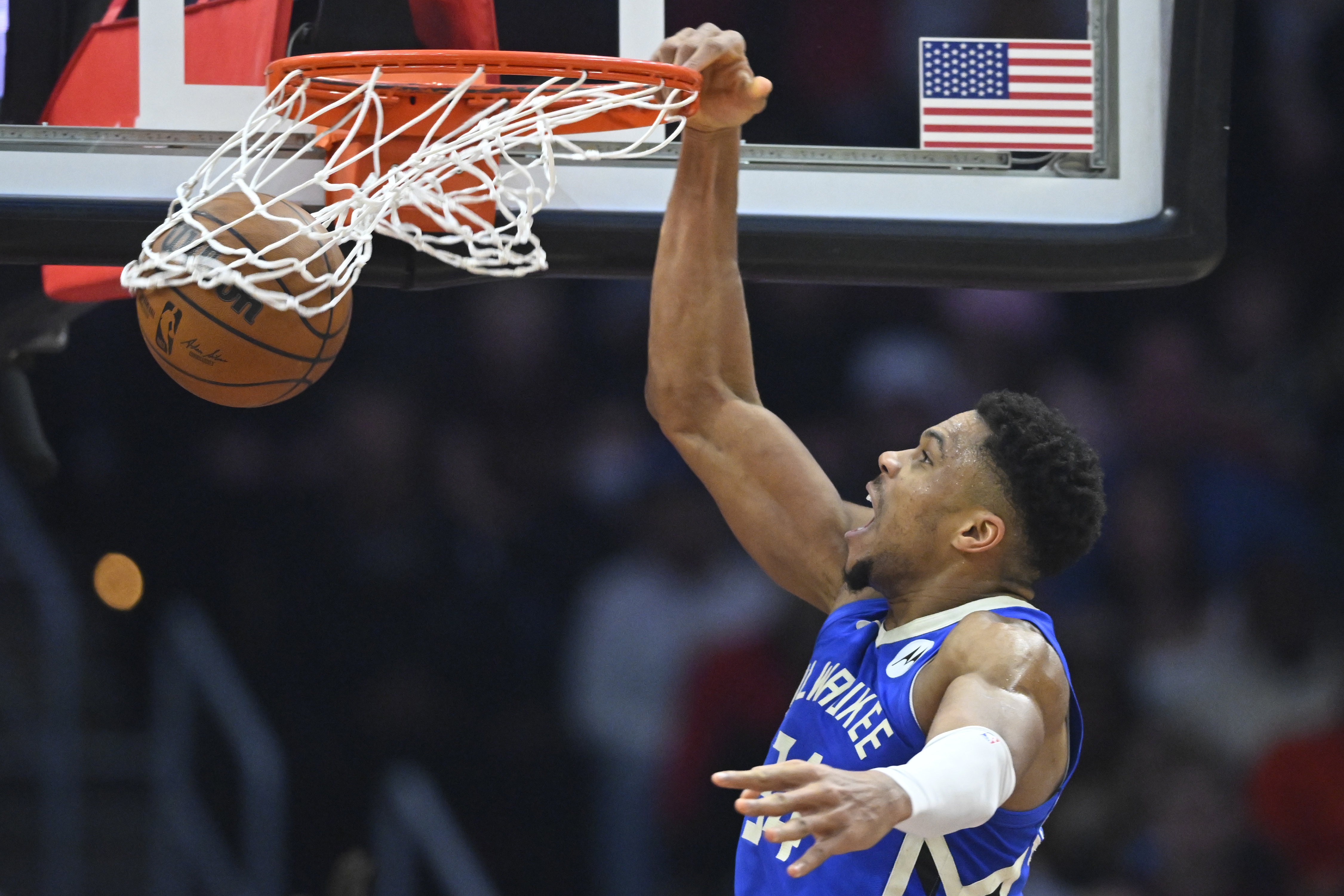 NBA彩经：雄鹿掀翻公牛快船拿下太阳